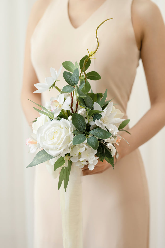 Free-Form Bridesmaid Bouquets in Natural White - Image 8